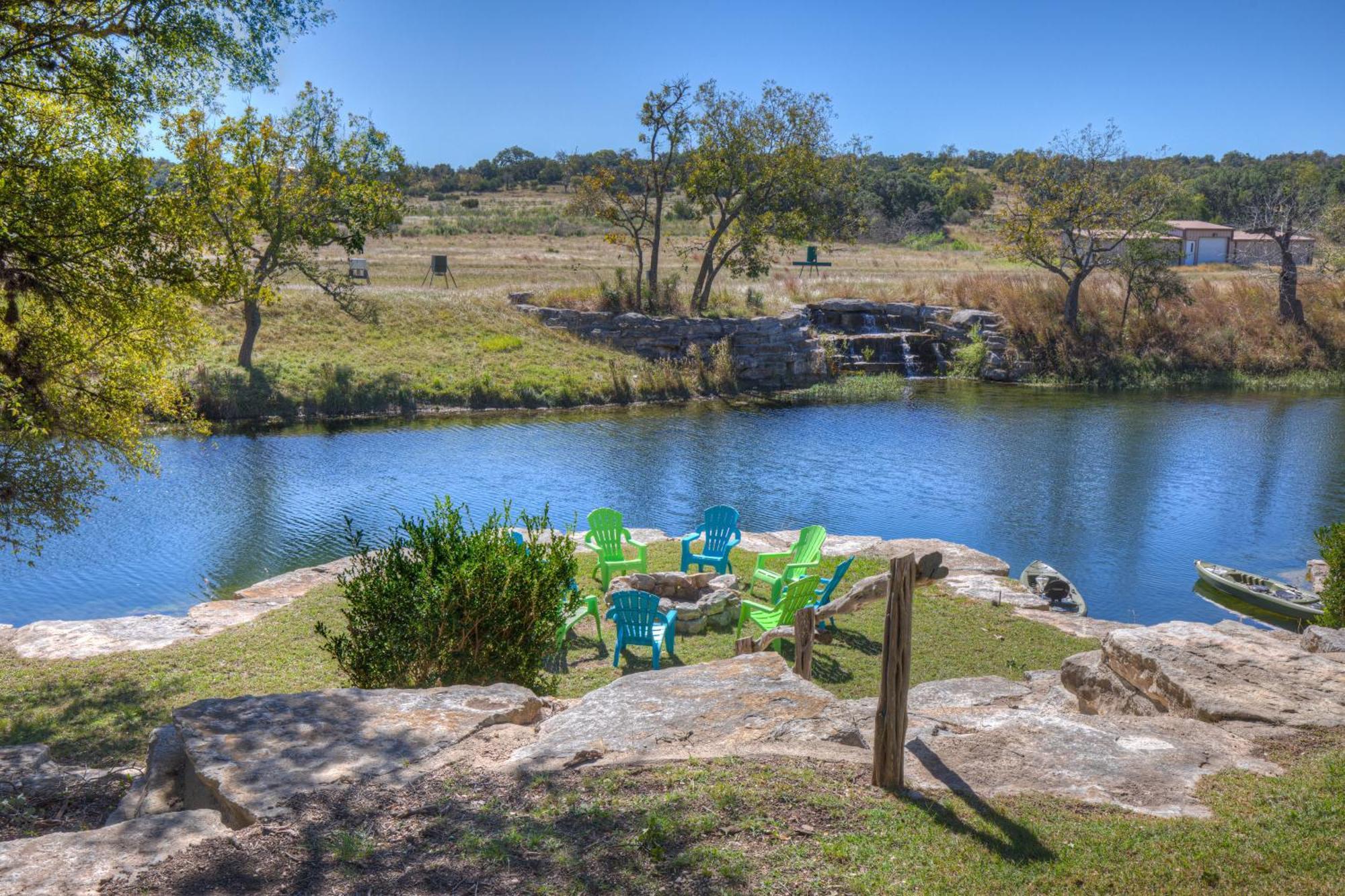 Вілла Ranch Retreat Combo With Stunning Creek View-Fire Pit Фредеріксбург Екстер'єр фото